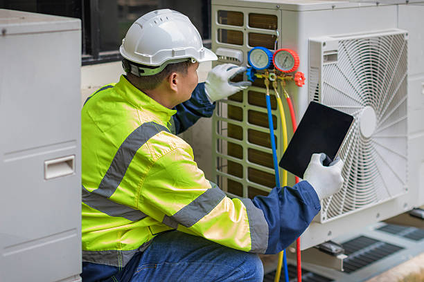 Professional Hvac technician working in Florissant, CO